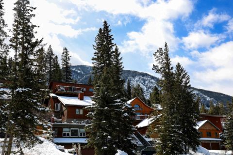 Houses and mountains in Banff